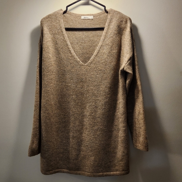 Reitmans PlushSoft Long-Sleeve V-Neck Sweater - Picture 1 of 5